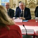 France not to name new government before Monday evening