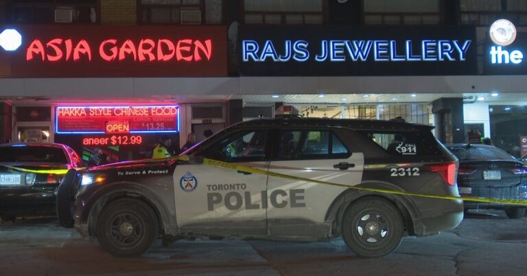 1 injured in Rexdale jewelry store robbery